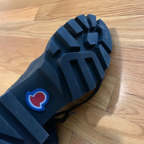 Moncler boots 8.5 - Picture 8 of 10
